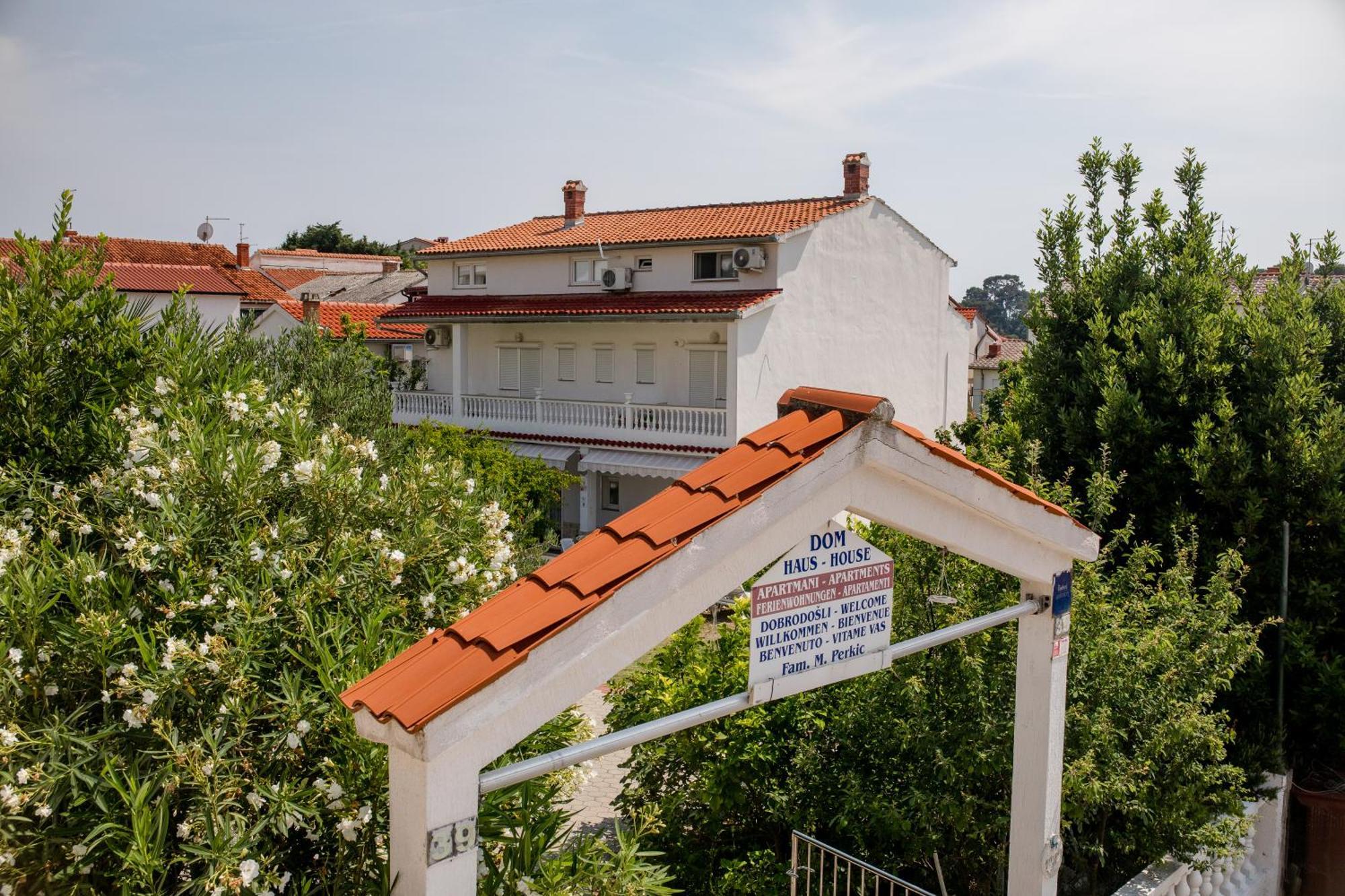 Lovely Meta Apartments Palit Extérieur photo